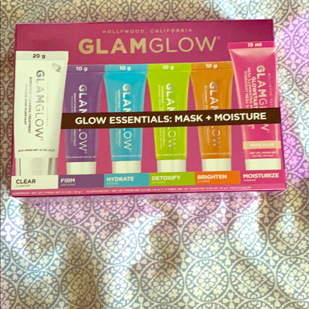 Glam glow mask and moisture